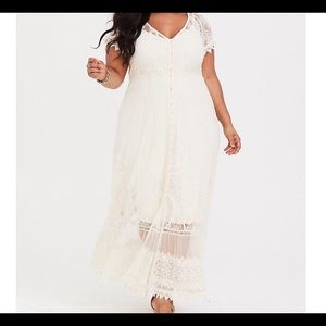 BNWT TORRID IVORY LACE MAXI DRESS